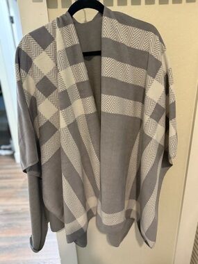 Gray and Cream Geometric Open Front Cardigan